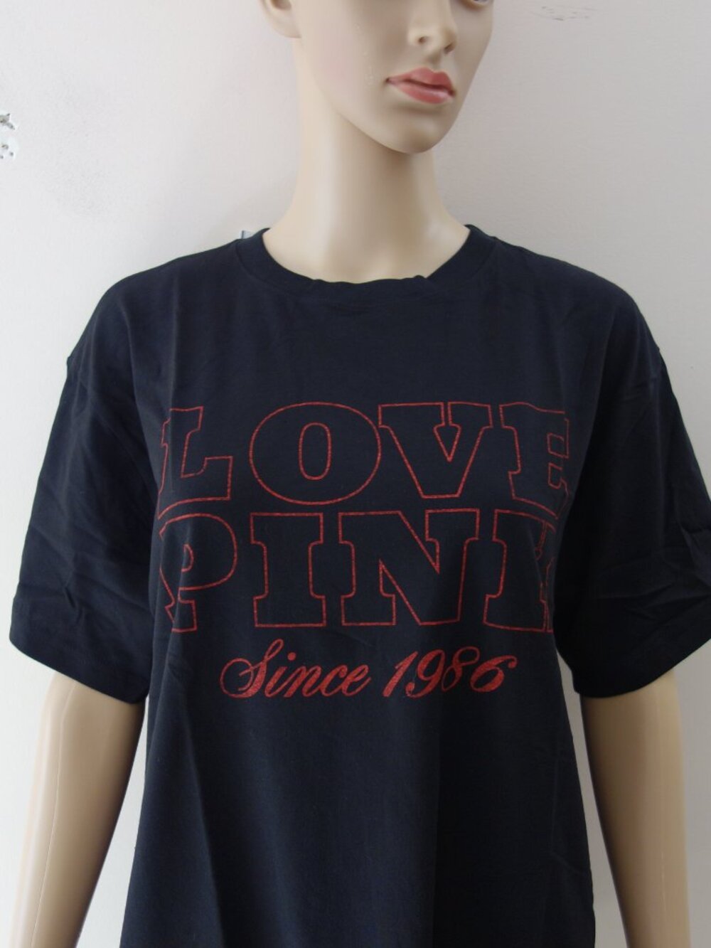 Victoria PINK CAMPUS COTTON TEE in Black and Red Logo NWT!